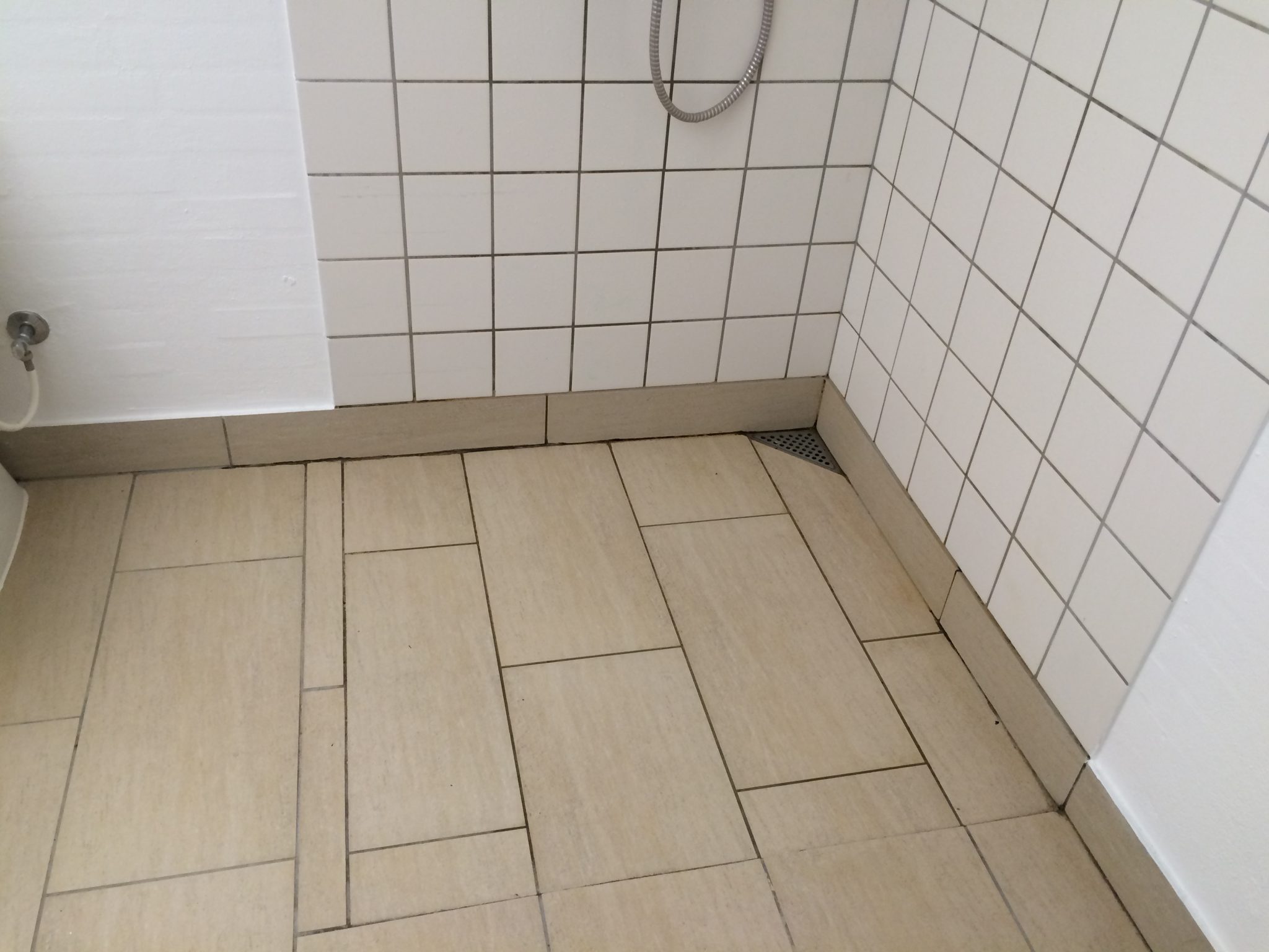 Udskiftning af fuger fugemontøren Badeværelse fuge